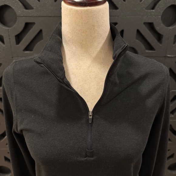 Vuori | Essential Half Zip Pullover - Picture 5 of 8